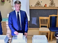 Os húngaros votam em grande número sobre a possibilidade de acabar com o governo de Orbán e eleger rival