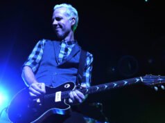 Tom Dumont do No Doubt ‘indo muito bem’ em meio ao diagnóstico de Parkinson