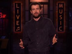 Jack Whitehall brinca que reservou o DJ demitido da BBC Scott Mills para seu casamento no monólogo ‘SNL UK’