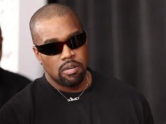 Kanye sobe em um púlpito valentão