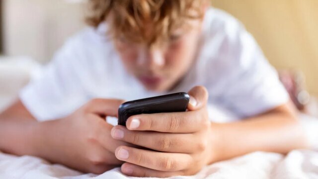 kid-on-phone-for-meta-insights-story.jpg