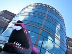 A impressionante equipe da WGA West cancelou os planos de seguro saúde em meio a um impasse de 6 semanas com a liderança da guilda