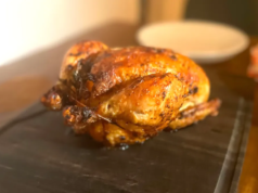 Não farei frango assado no forno de novo. Aqui está o método de 45 minutos que uso