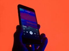 Aparentemente, o Spotify não tem um plano sólido para rotular músicas geradas por IA