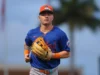 Mets em último lugar supostamente convocando o prospecto de maior rebatida, AJ Ewing