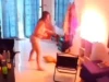 Morador aterrorizado quando banco de energia pega fogo