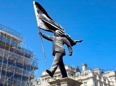 Um novo Banksy? Uma estátua misteriosa aparece no coração de Londres