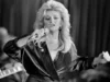 Bonnie Tyler se recuperando após ser levada ao hospital para cirurgia