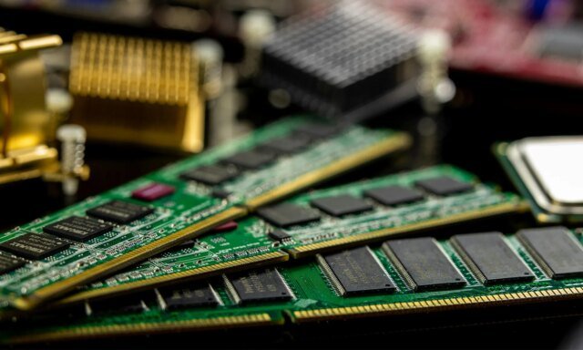 1779632538_RAM-memory-chips.jpg