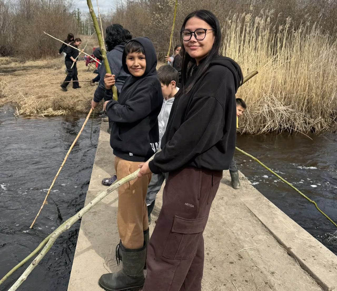 Pesca de armadilha 101: Os alunos aprendem métodos tradicionais em Clearwater River Dene Nation