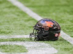 BC Lions assina três, corta 12