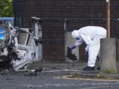 Homem acusado de cinco crimes pelo ataque à delegacia de polícia de Dunmurry