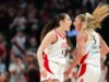 Sarah Ashlee Barker bate a campainha para levantar o Portland Fire e vencer pela primeira vez o Liberty