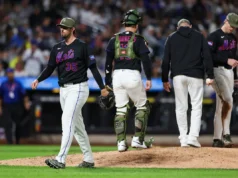 O titular do Mets, Clay Holmes, sofre fratura de fíbula após ser atingido por um comebacker durante a Subway Series