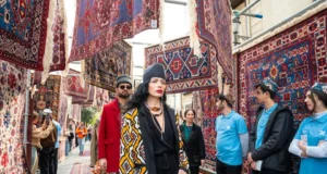 Ir ao Azerbaijão para um fim de semana evoca uma extravagância de tapete mágico