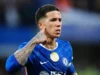 O Chelsea definiu o preço pedido por Enzo Fernandez como taxa recorde do clube exigida pelo meio-campista ausente