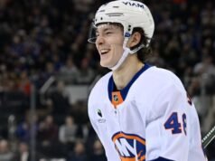 Matthew Schaefer vence Calder Memorial Trophy em momento emocionante