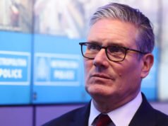 Starmer continua lutando enquanto o Partido Trabalhista enfrenta crescente pressão de liderança