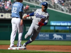 Mookie Betts retorna à escalação dos Dodgers após uma lesão oblíqua