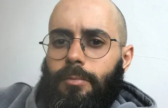 Imigrante de pequeno barco culpado de tentativa de ataque com faca à embaixada israelense