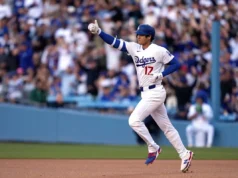 Shohei Ohtani lança 6 entradas sem rebatidas e acerta o home run inicial para empurrar os Dodgers para além das Montanhas Rochosas
