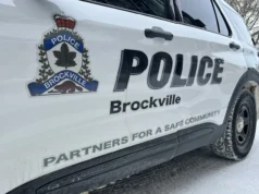 Polícia de Brockville prende jovem de 17 anos após encontrar 3 pessoas mortas em uma casa