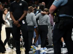 Natasha Cloud, da Sky, chama os árbitros após a lesão no joelho de Rickea Jackson na vitória sobre o Lynx: ‘É besteira ** t’