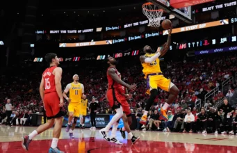 A implacável onda de 27-3 do Lakers enterra Rockets 98-78 no jogo 6, configura a série Thunder