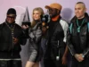 Fergie se reúne com Black Eyed Peas no palco do AMAs