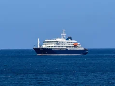 Três mortos em suspeita de surto de hantavírus em navio de cruzeiro no Atlântico enquanto turista britânico no hospital