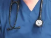 Sarwar promete dar ‘um golpe’ nas listas de espera do NHS ao visitar o dojo de caratê