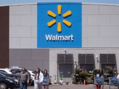 Walmart alerta que consumidores dos EUA estão cortando gastos à medida que preços mais altos da gasolina afetam