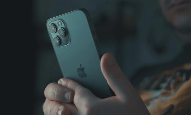 Apple-iPhone-in-Hand-Use.jpg