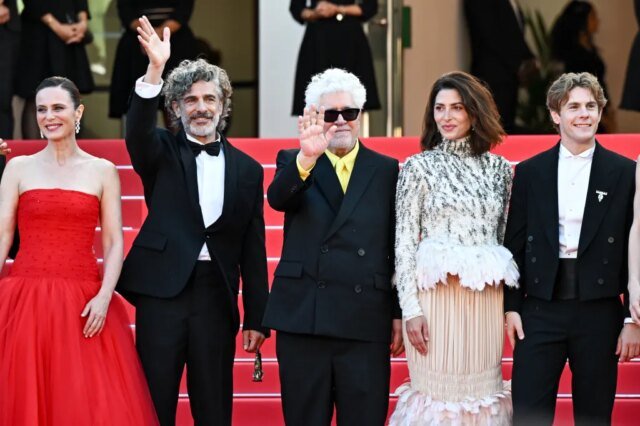 Bitter-Christmas-Cannes.jpg