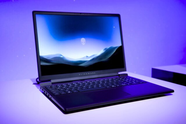Dell-Alienware-15-Gaming-Laptop-2.jpg