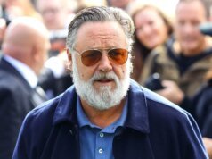 Russell Crowe defende troca rude com caçadores de autógrafos: “Qual é o seu problema?”
