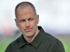 Joe Cole pede que o Chelsea considere transferências para a dupla inglesa e estrela do Barcelona