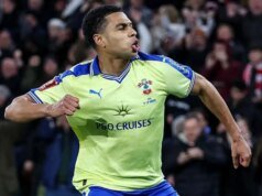 O Manchester United busca duas estrelas do campeonato como opções de meio-campo de baixo custo