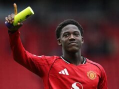 Kobbie Mainoo rejeitou a chance de deixar o Manchester United pelo rival da Premier League no verão passado