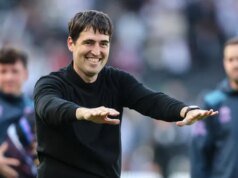 Andoni Iraola firme em resposta às ligações entre Manchester United, Liverpool e Crystal Palace