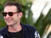 O diretor de ‘O Desconhecido’ Arthur Harari apoia a assinatura de uma carta anti-Bolloré, mas diz que tem total respeito pelas equipes do Canal Plus – Cannes