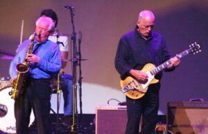 Dick Parry, saxofonista que tocou solos clássicos nos álbuns ‘Dark Side of the Moon’ e ‘Wish You Were Here’ do Pink Floyd, morre aos 83 anos