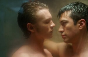 Jacob Tierney compartilha a atualização da segunda temporada de ‘Heated Rivalry’ ao aceitar o prêmio Critics Choice LGBTQ Showrunner: “Working Very Hard”
