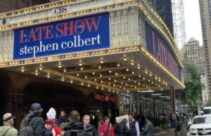 Os nova-iorquinos se despedem melancólicos de Stephen Colbert no episódio final das fitas de ‘The Late Show’