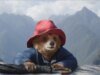 ‘Paddington 4’: Armando Iannucci e Simon Blackwell confirmados como co-roteiristas do próximo filme inspirado no clássico infantil de Michael Bond