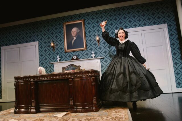 Maya-Rudolph-in-OH-MARY-on-Broadway-—-photo-credit-Emilio-Madrid-2.jpg