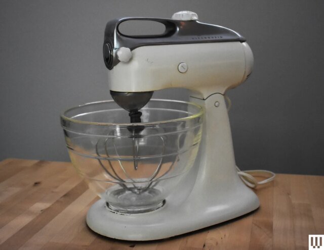 Mixer-Comparison25E225802594KitchenAid-196425E225802594Julia-Forbes.jpg