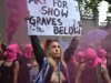 Protesto no palco do Pussy Riot contra o pavilhão russo na exposição de arte da Bienal de Veneza