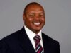 Tampa Bay Buccaneers promove o ex-linebacker do CFL Shelton Quarles a vice-presidente de operações de futebol