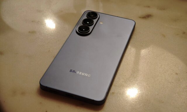 Samsung-Galaxy-S26-Review-Product-Shots-scaled.jpg